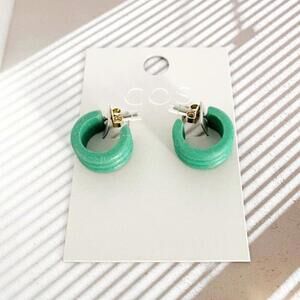 COS Ribbed Hoop Earrings in Green